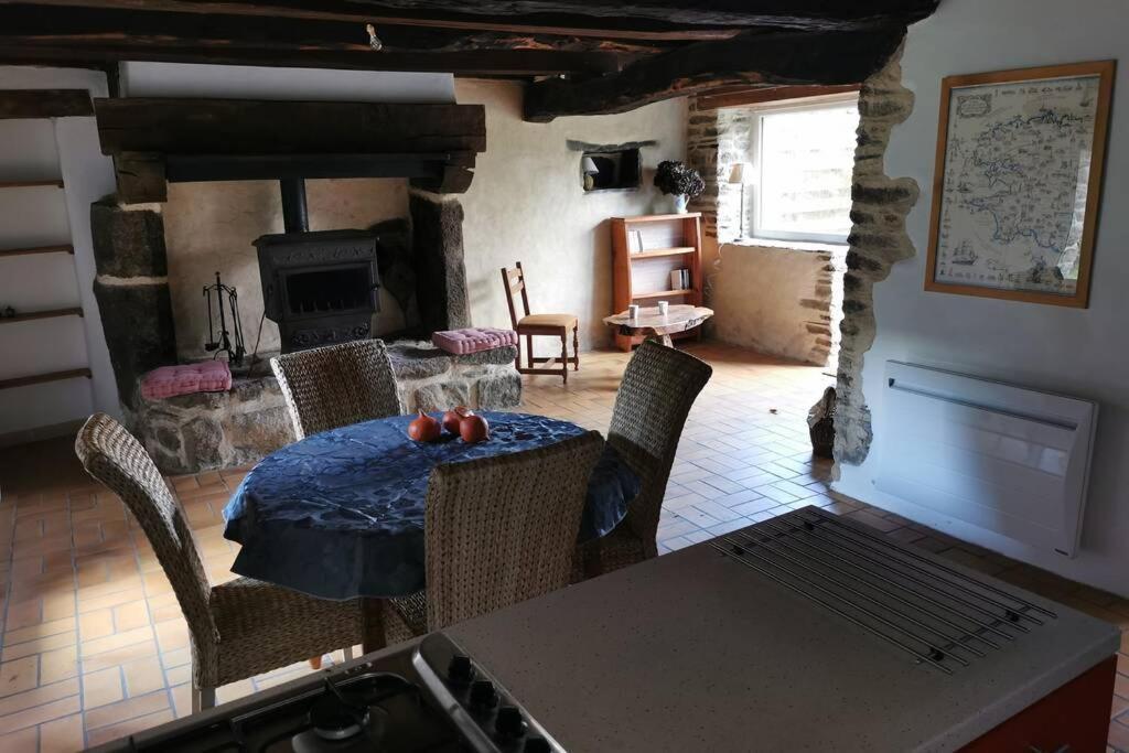 Petite Maison Dans Les Monts D'Arree Ty Coz Commana Dış mekan fotoğraf